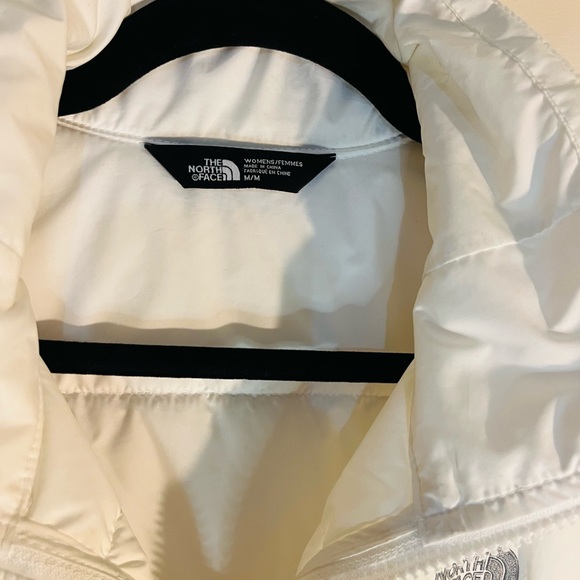 The North Face Women’s Outdoor White Activewear Puffer Jacket Size M - Picture 4 of 8